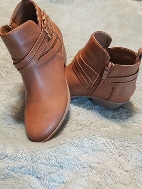 TOP MODA Sz 6.5 Ankle Boots, EUC, Camel Color, Buckke Strap And Zipper